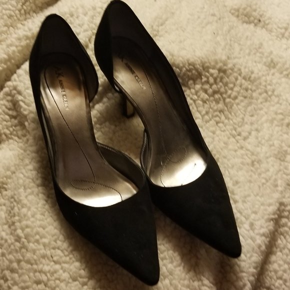Anne Klein size 9 Christa genuine suede pump